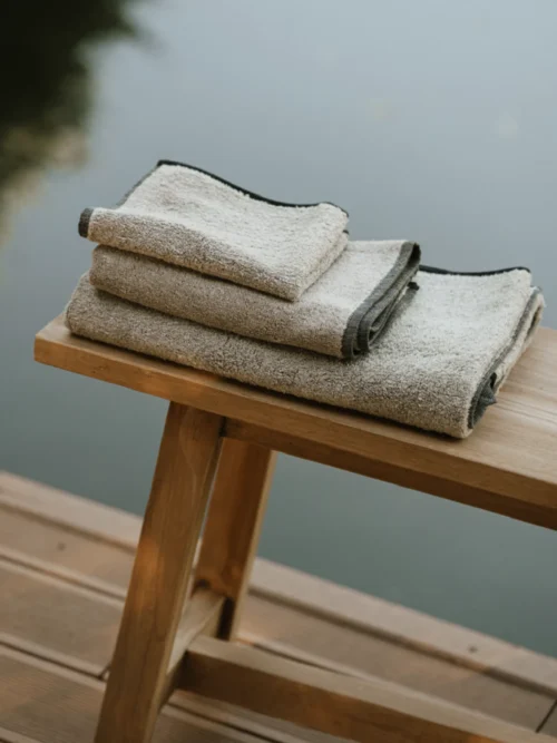 ułożone lniane ręczniki do sauny frotte natural black