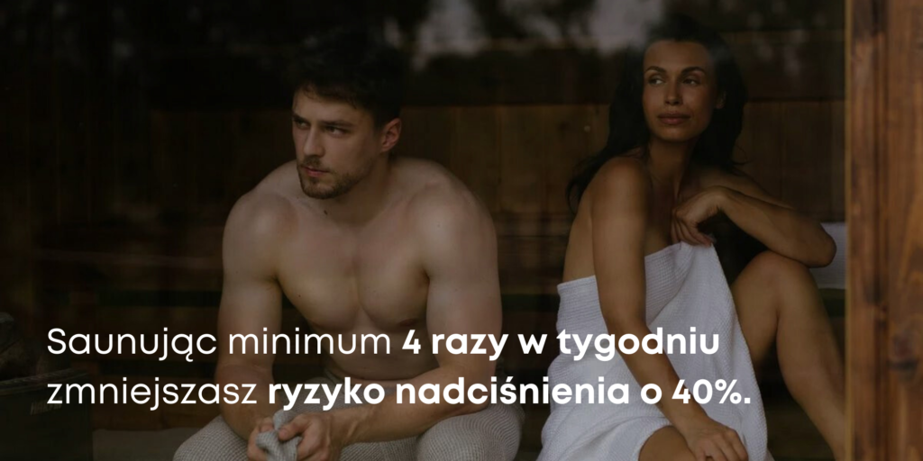 Co daje sauna? Sauna zmniejsza ryzyko nadciśnienia. Para w saunie w ręcznikach.